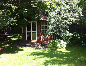 Беседка в английском стиле. Использованы TopLasur №17. Фото - Любовь Соболева в рамках конкурса belinka. сделано сLOVEнией