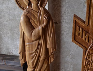 Резная гогофа с предстоящими, резной поклонный крест, икона Филарет Милостивый. Использованы Lasur №15, TopLasur UV plu. Фото - Александр Паладин в рамках конкурса belinka. сделано сLOVEнией