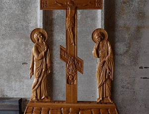 Резная гогофа с предстоящими, резной поклонный крест, икона Филарет Милостивый. Использованы Lasur №15, TopLasur UV plu. Фото - Александр Паладин в рамках конкурса belinka. сделано сLOVEнией