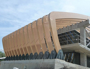 Строительство санно-бобслейной трассы в г. Сочи.  2012 г. Несущие конструкции каркаса навеса над сооружениями  защищены Belinka Toplasur UV  plus